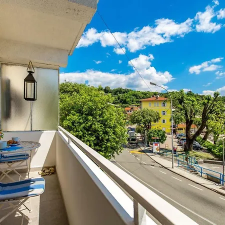 Seafront Voyo Apartment