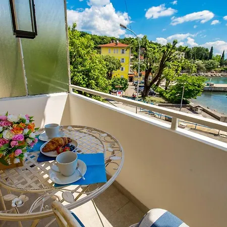 Apartment Seafront Voyo